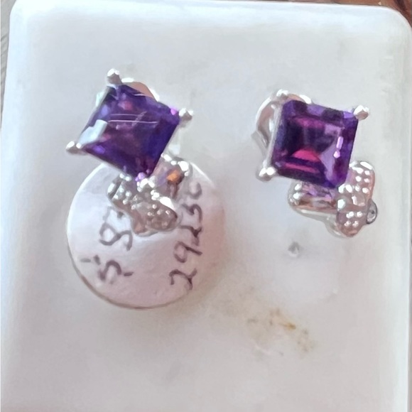 Ladies 14k white gold with 2.00 Ct genuine princess cut amethyst with 2dia.. - Picture 1 of 3